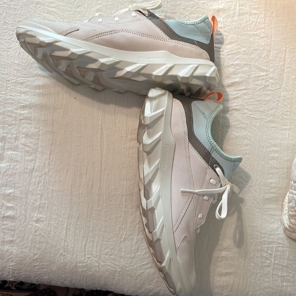 26. Ecco Fluid Form Tennis Shoes / Sneakers in Off White, Cyan, and Peach - Picture 4 of 12